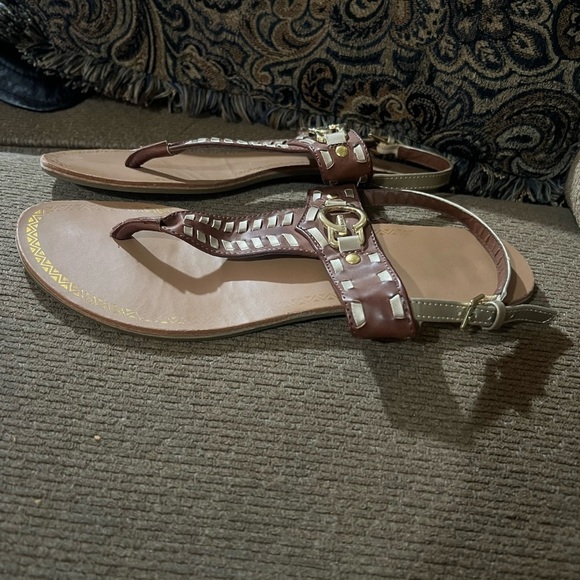 G BY GUESS GG LALLY 2-X BROWN/ METALLIC T STRAP THONG SANDALS Size 9 - Picture 4 of 7
